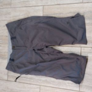 Mountain hardwear size 8 cropped olive green pants